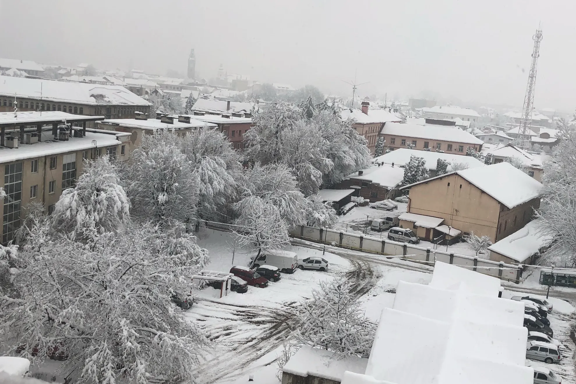 ninsorile nu se opresc