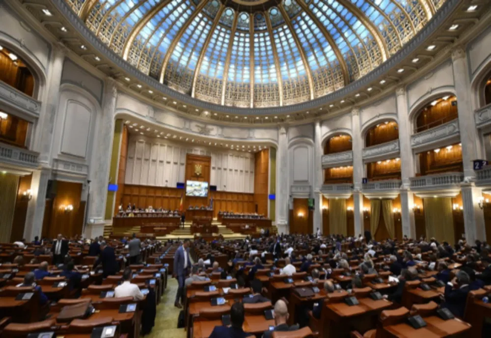 Amânarea dublării alocațiilor, neinteresantă pentru senatori. Doar 21 au fost prezenți în sală!