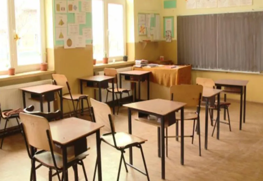 Reprezentații elevilor din România solicită suspendarea cursurilor timp de două săptămâni