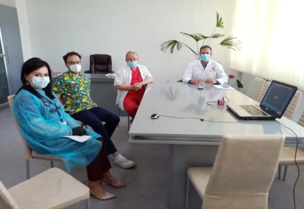 Medici ai Spitalului Județean de Urgență au participat la videoconferința națională cu medicii din China