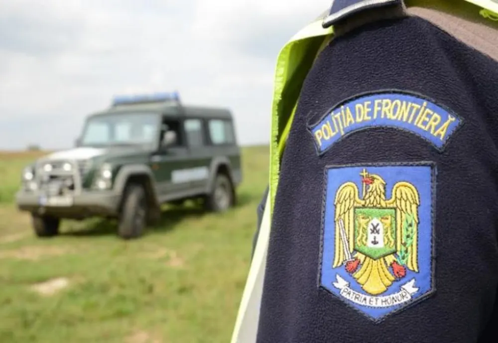 URMĂRIRE ȘI FOCURI DE AVERTISMENT: Aproximativ 3.000 pachete cu țigări,  confiscate la frontiera cu Ucraina 