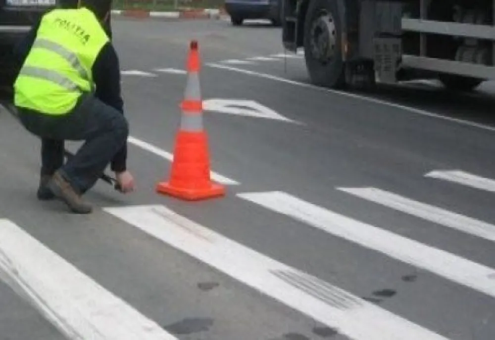 Pieton lovit de o maşină la Moisei! A fost transportat de urgenţă la spitalul din Borşa