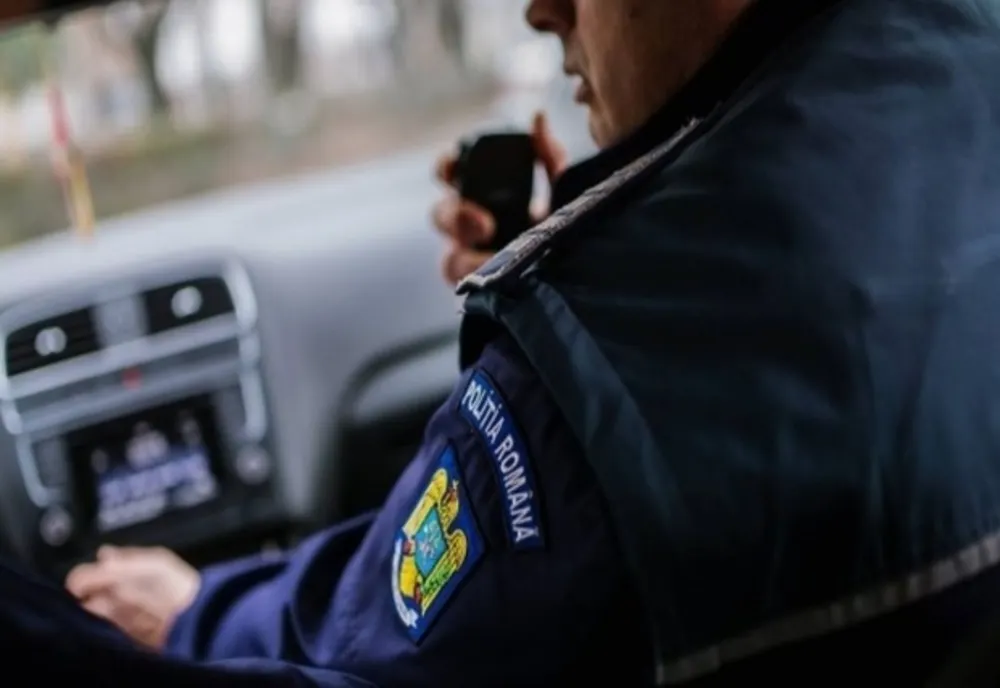 Minori prinşi după ce au furat o maşină! Cinci dintre ei au condus, pe rând, autoturismul