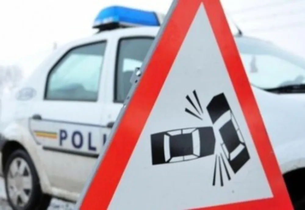 Accident rutier în Tăuții Măgherăuș. Un motociclist a fost rănit