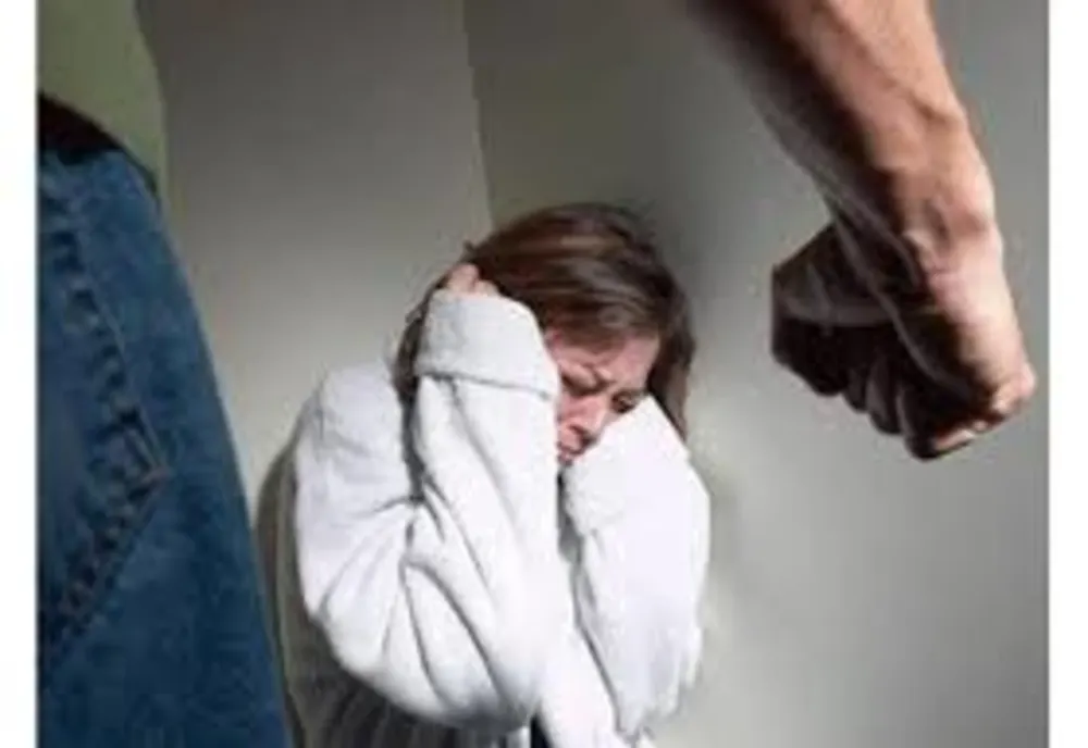 IPJ Maramureş: Nu mai agresaţi şi ameninţaţi femeile din familia dumneavoastră