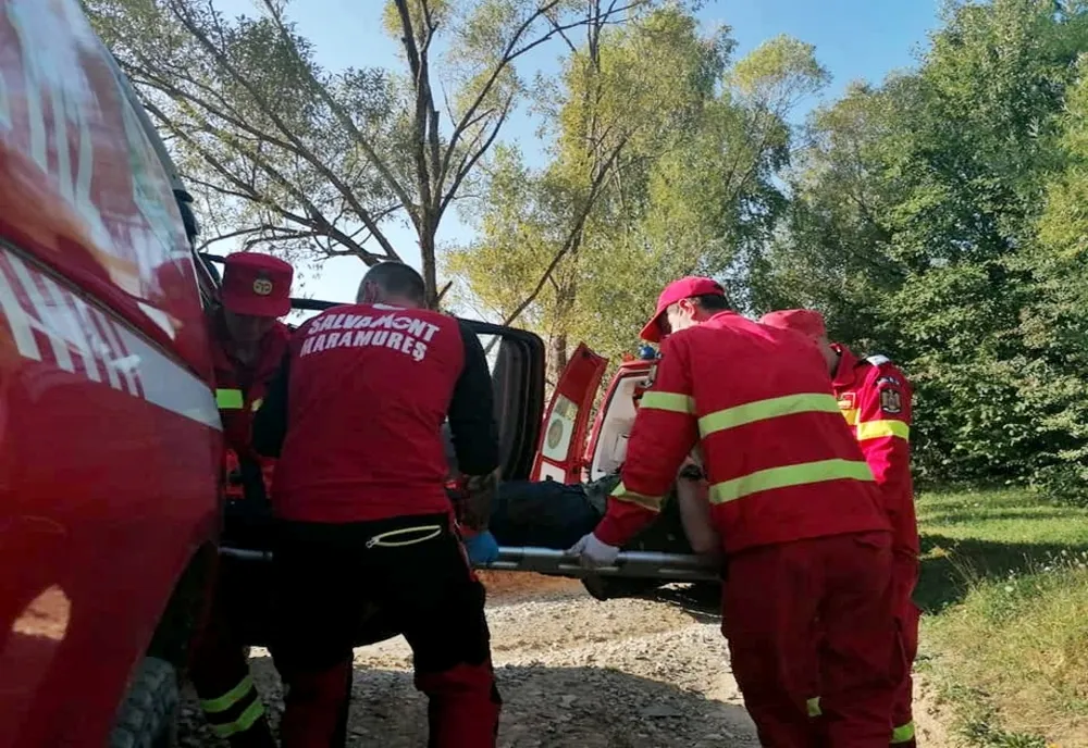 Femeie din Vişeu de Sus salvată de salvamontişti dintr-o zonă greu accesibilă