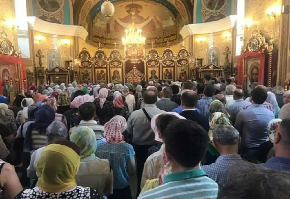 Barometru: Românii au cea mai mare încredere în Biserică și Armată