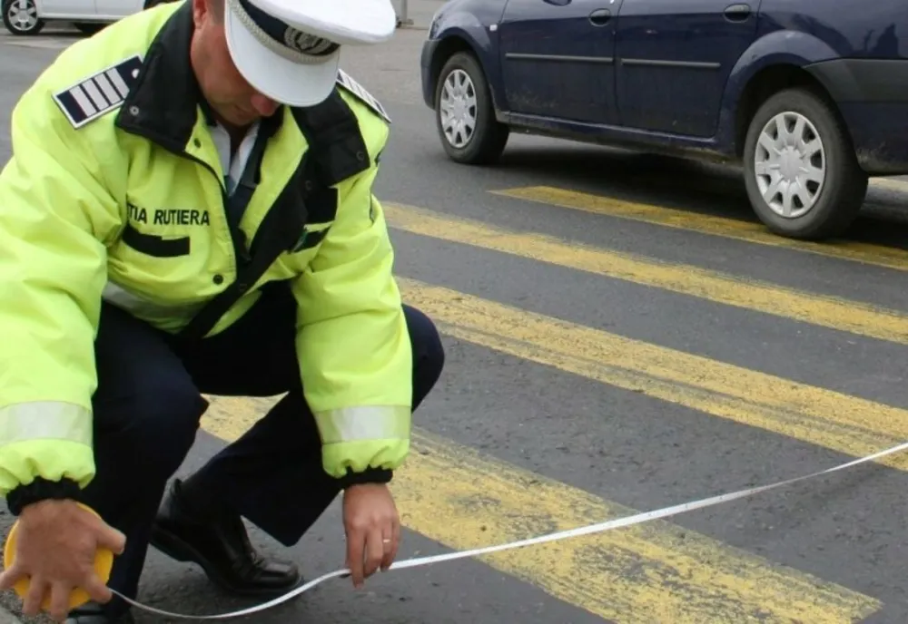 Femeie de 70 de ani lovită de o maşină pe o stradă din Baia Mare
