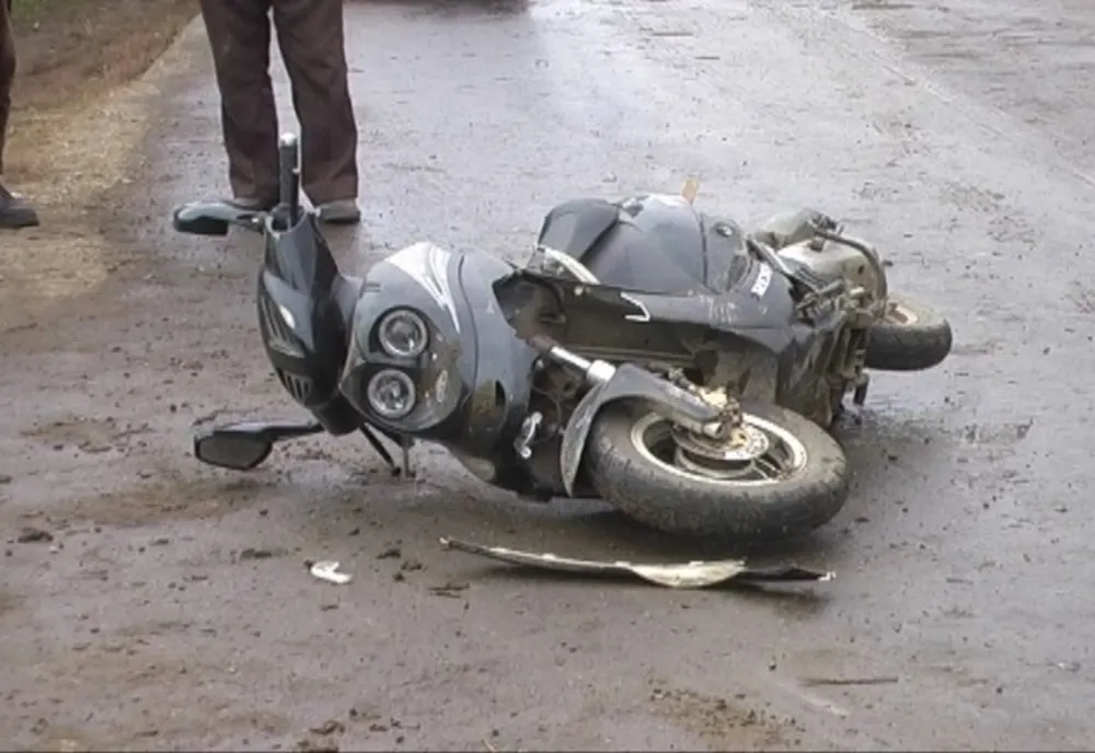 Bărbat rănit după ce a căzut de pe moped! Ce au descoperit ulterior poliţiştii
