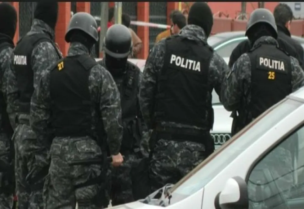 FOTO: Maramureșean, arestat preventiv pentru trafic de droguri! Un altul, pus sub control judiciar. Ce au găsit procurorii la percheziții