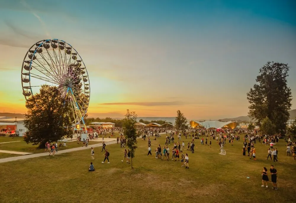 Începe festivalul Electric Castle! Peste 250 de poliţişti vor fi la datorie