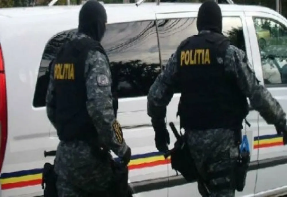 Percheziții la traficanții de droguri - Descinderi masive în mai multe orașe simultan