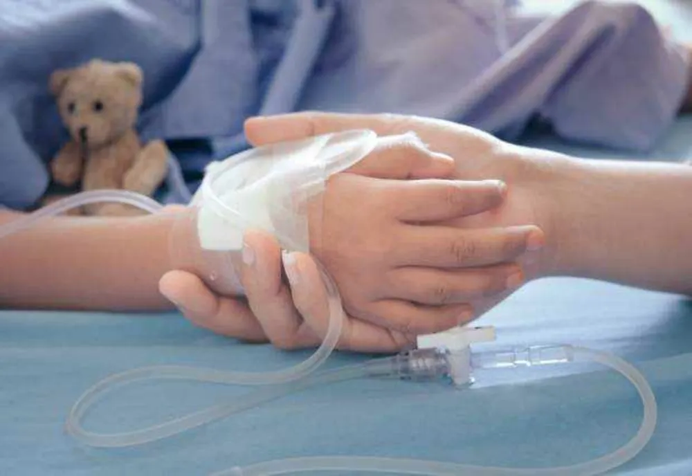 Copil rănit după ce un dulap s-a prăbușit peste ele: incident grav la o grădiniță din Baia Mare