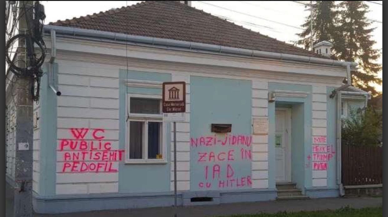 casa ellie wiesel vandalizata