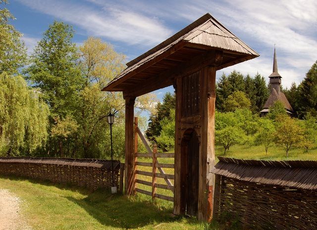 POARTA MARAMURESEANA