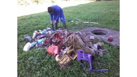 toaleta nu este cos de gunoi