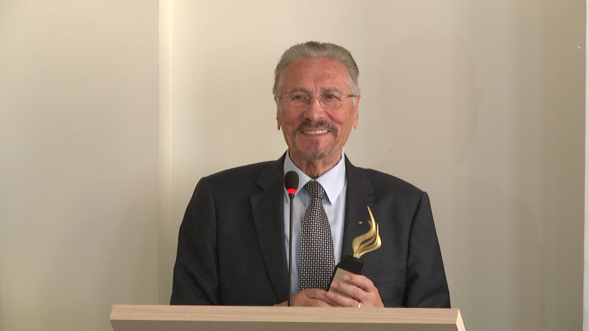 vlcsnap-2018-10-12-16h19m06s752