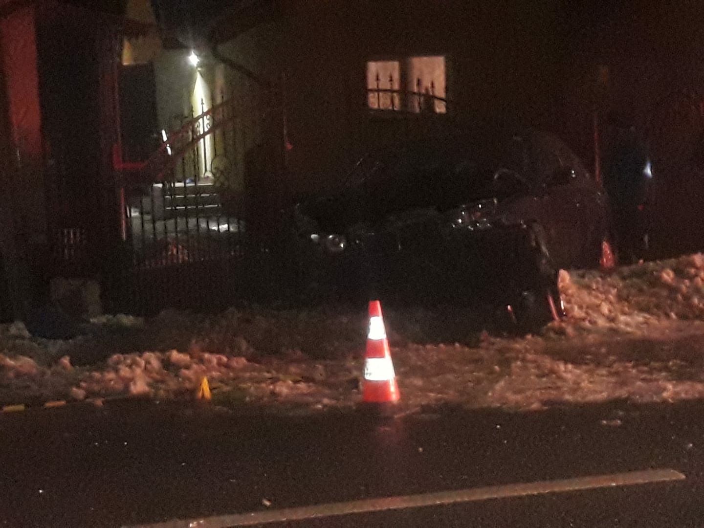 DB906661-1592-44F4-9E3E-1C55EE5A97AD