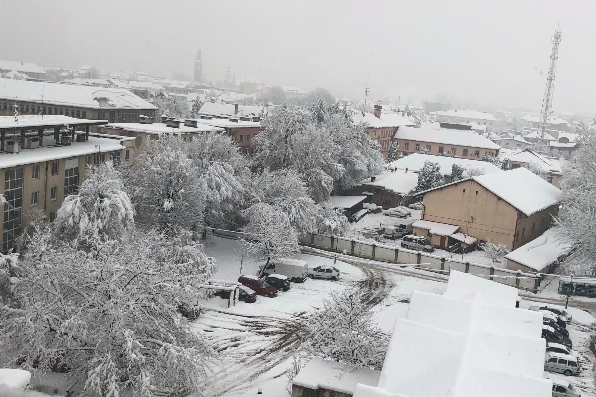 ninsorile nu se opresc