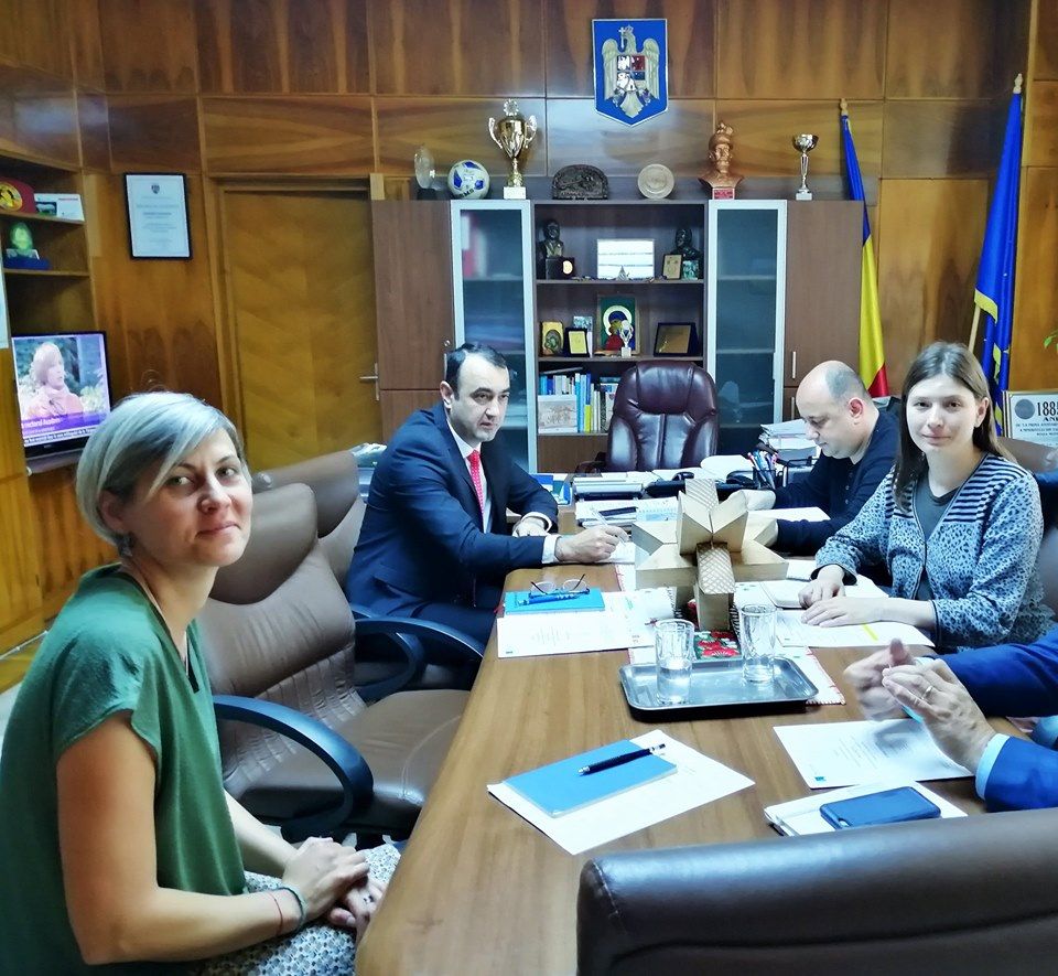 DISCUȚII PRIVIND STIMULAREA PARTICIPĂRII LA ÎNVĂȚĂMÂNTUL PREȘCOLAR A COPIILOR DIN FAMILII DEFAVORIZATE