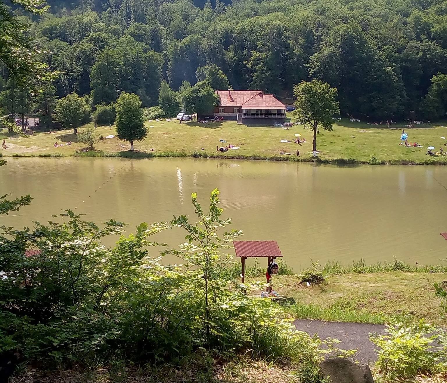 10160EA0-18E8-4326-8B93-72C92D1593BB