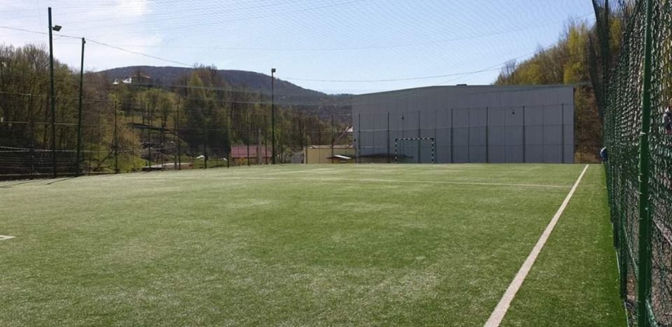 S-A REDUS TAXA PENTRU ÎNCHIRIEREA TERENULUI DE FOTBAL DIN CAVNIC