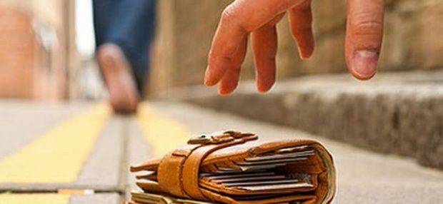 a-gasit-un-portofel-plin-cu-bani-si-fireste-316658