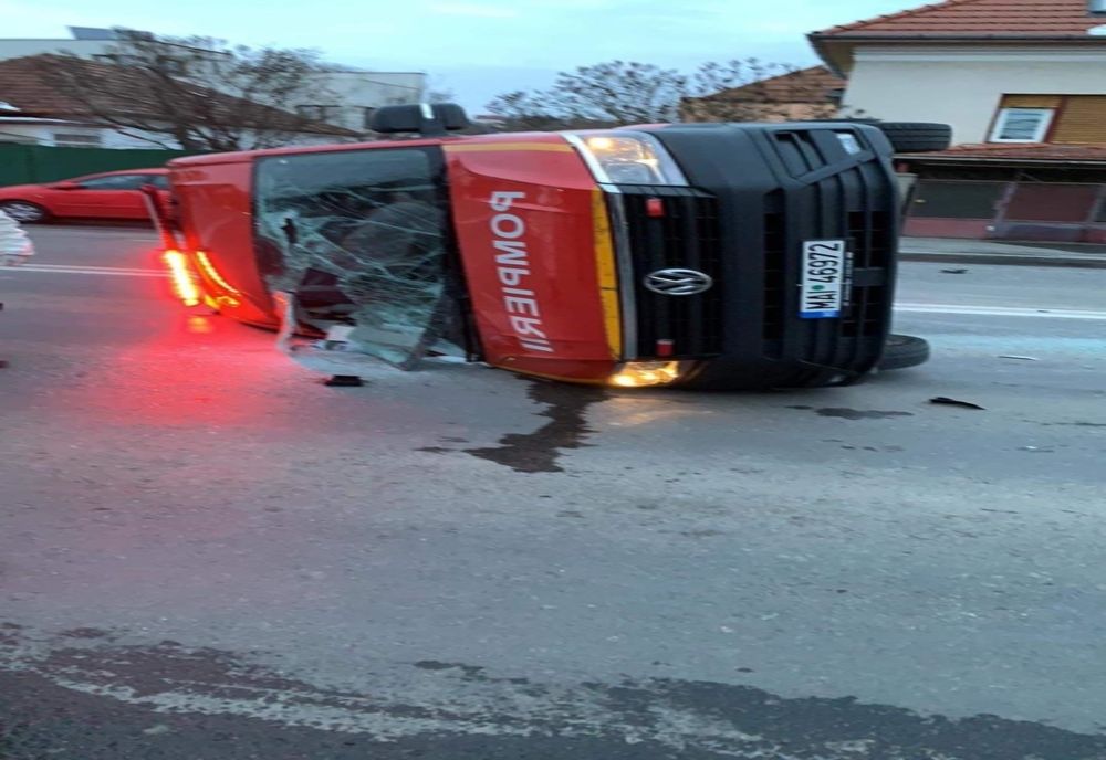 Mașină SMURD care transporta carantinați din Franța spre Sighet răsturnată în Cluj-Napoca