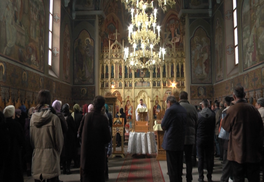 Slujbele religioase se suspendă în Maramureș