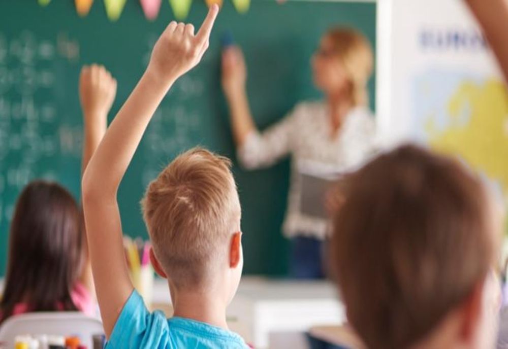 Școlile ar putea fi redeschise după 15 mai, a anunțat joi seară premierul Ludovic Orban. Șeful Guvernului a exclus varianta amânării anului școlar.