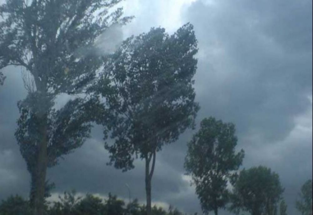 Furtunile vor continua până sâmbătă dimineață. Cod portocaliu de vijelii miercuri în aproape toată țara