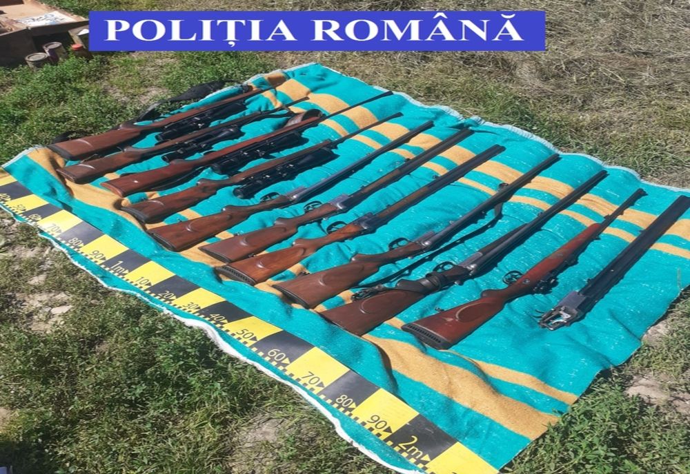 FOTO/VIDEO: Un întreg arsenal a fost descoperit în urma perchezițiilor din Bistrița-Năsăud și Maramureș