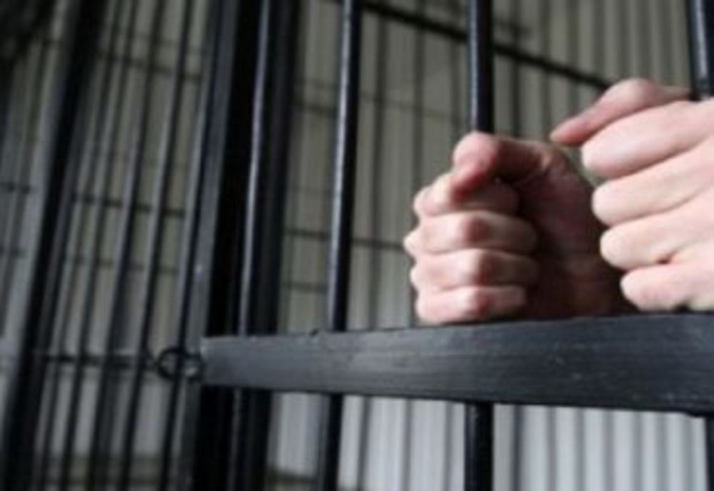 Băimărean de 20 de ani prins după ce a comis mai multe furturi şi tâlharii