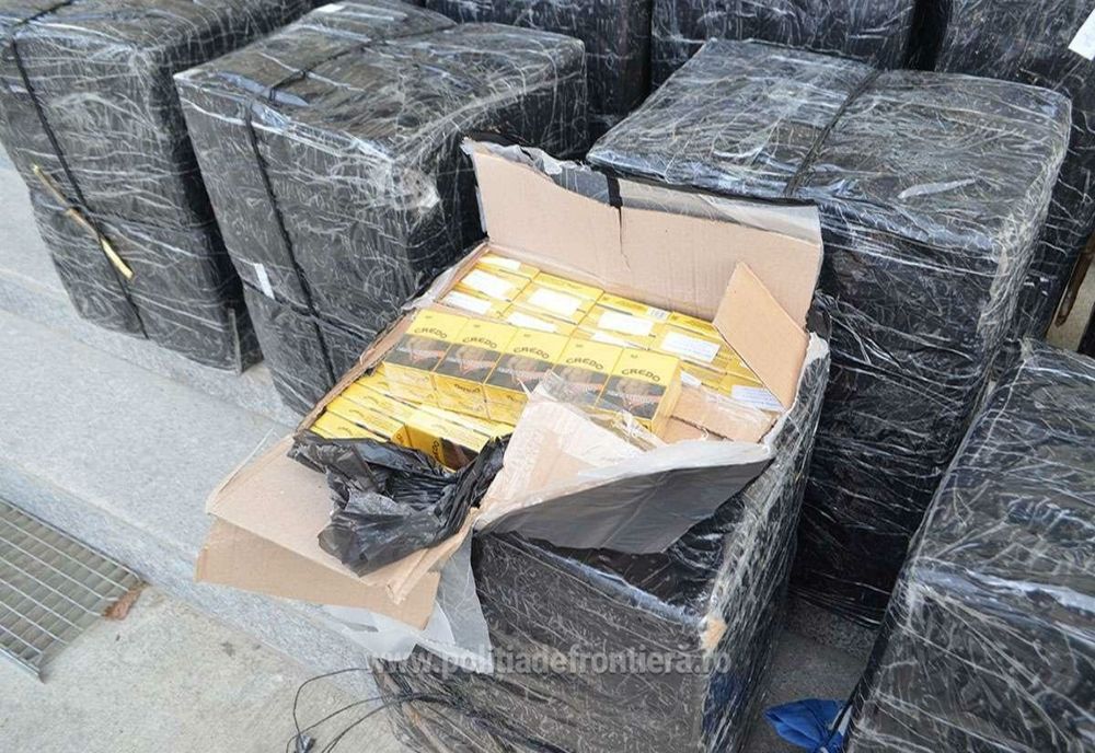 FOTO: Aproape 18.300 de pachete de țigări, confiscate de polițiștii de frontieră maramureșeni! Contrabandiștii, prinși de polițiștii ucrainieni