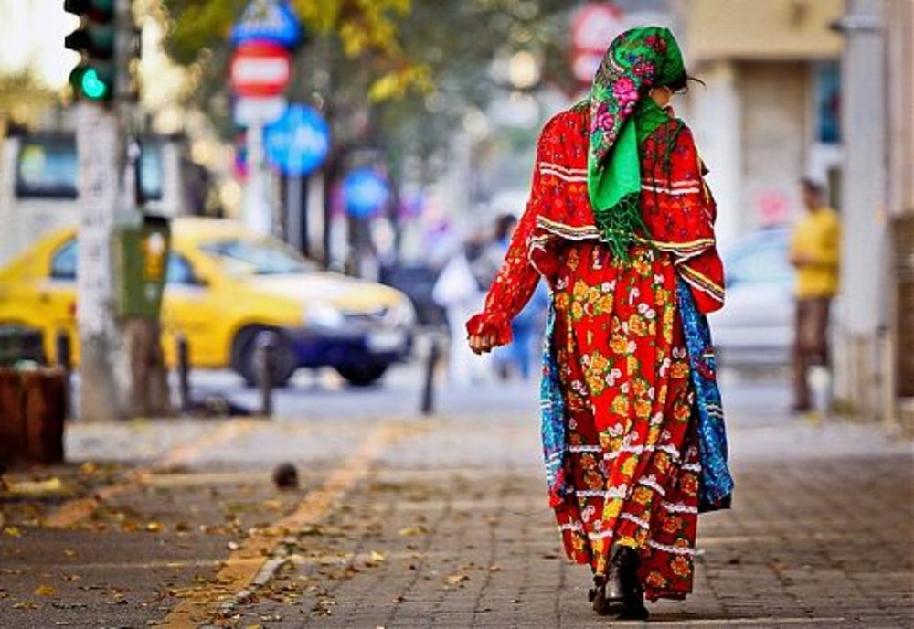 Maramureş: Tânără de 24 ani înșelată cu peste 24.000 lei! O tămăduitoare i-a promis că îi aduce iubitul înapoi