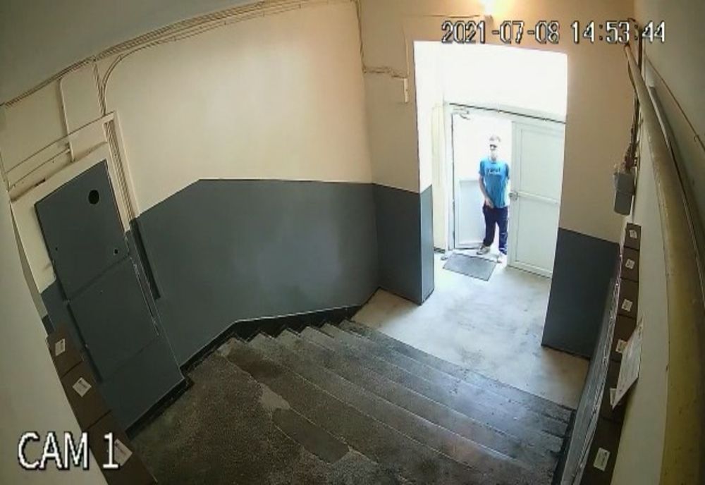 VIDEO | Imagini şocante în Baia Mare! Agresor sexual filmat când se masturba în spatele unei tinere