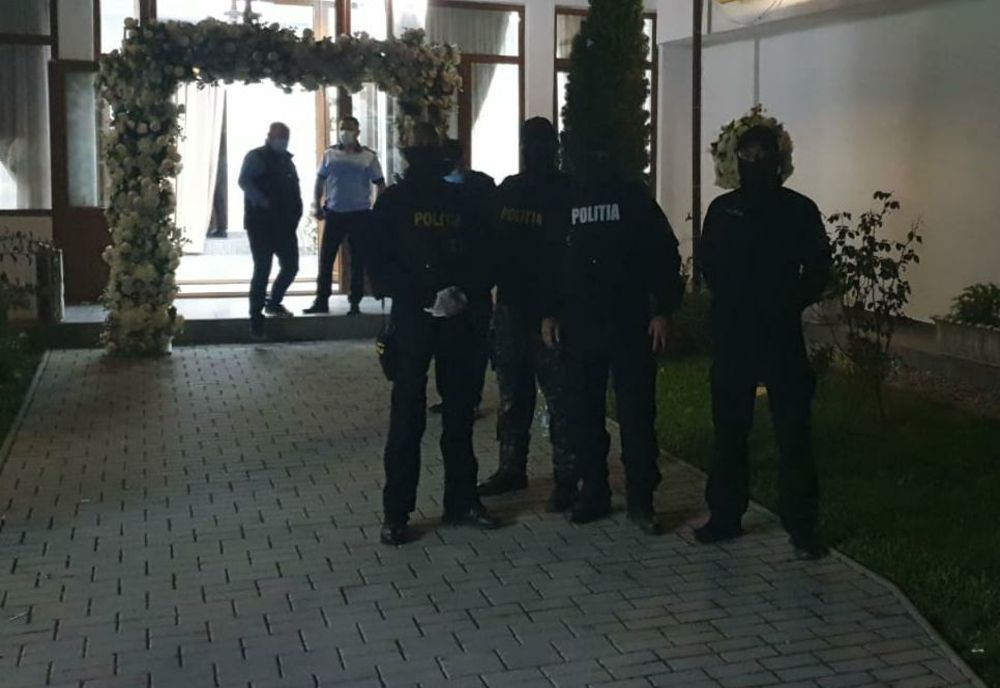 Petrecere la un restaurant din Recea, localitate aflată în carantină! S-au dat amenzi de 39.000 de lei