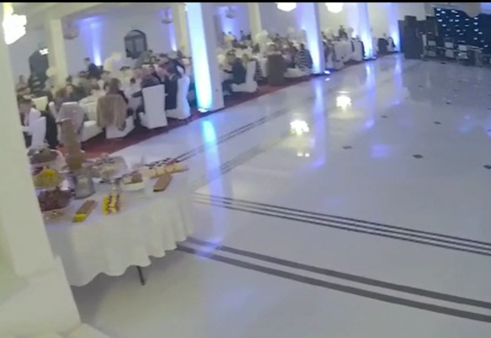 VIDEO: Petrecere cu circa 150 de persoane, "spartă" de polițiști! Organizatorul și alte 68 de participanți, amendați cu aproape 50.000 lei