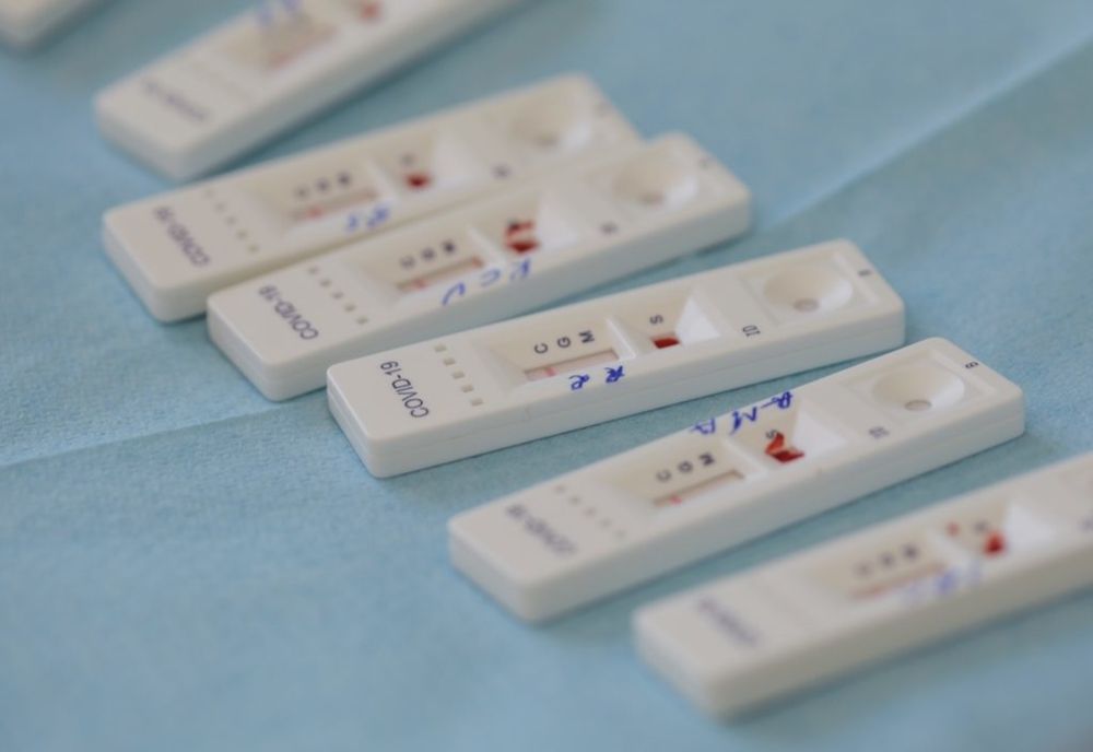 Testele de salivă ar putea fi scoase din școli