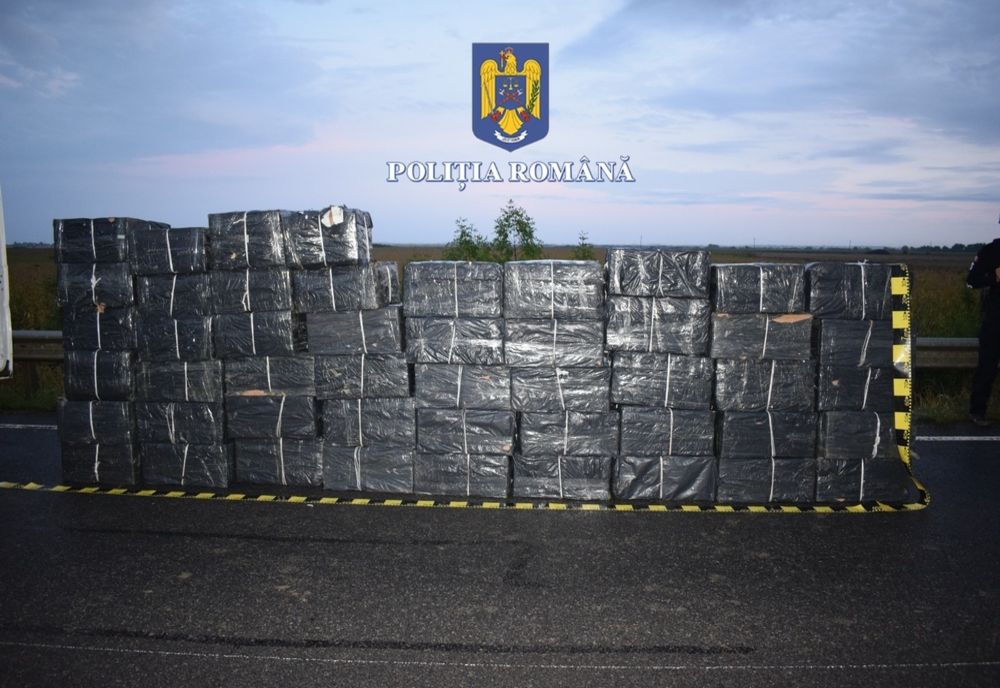 Captură impresionantă a poliţiştilor din Satu Mare: trei maramureşeni au rămas fără 1 milion de ţigarete de contrabandă (FOTO)