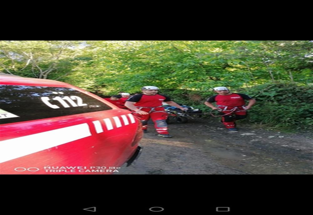  Maramureş: Bărbat de 64 de ani, salvat de salvamontiști după ce căzut într-o râpă