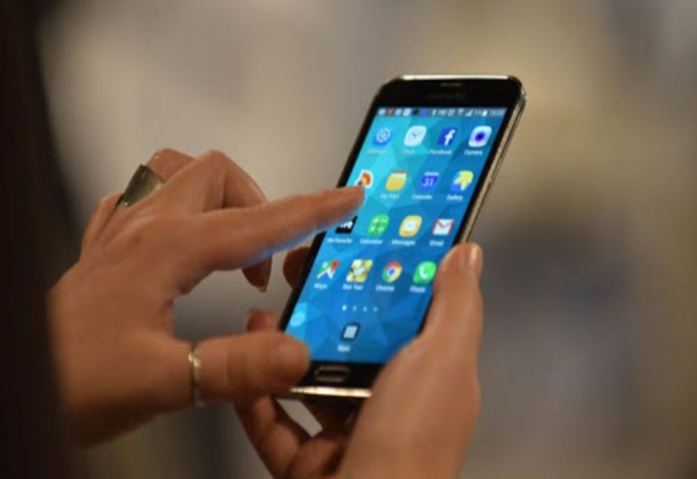 Baia Mare: Prins de polițiști la scurt timp după ce a furat un telefon de pe tejgheaua unui bar