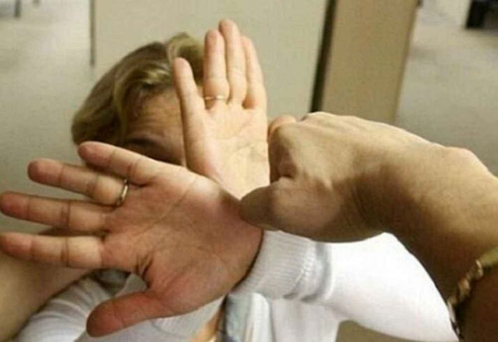 Femeie din Bogdan Vodă bătută de soţul ei! Agresorul a fost internat la Psihiatrie