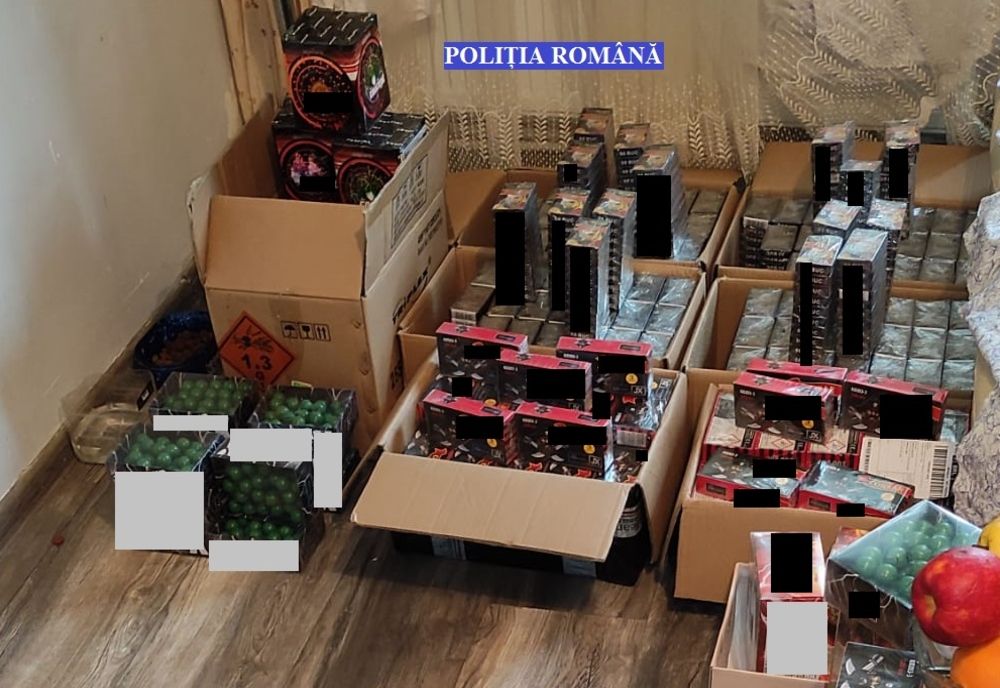 Copil din Baia Mare prins de poliţişti după ce a comandat 15 kilograme de articole pirotehnice