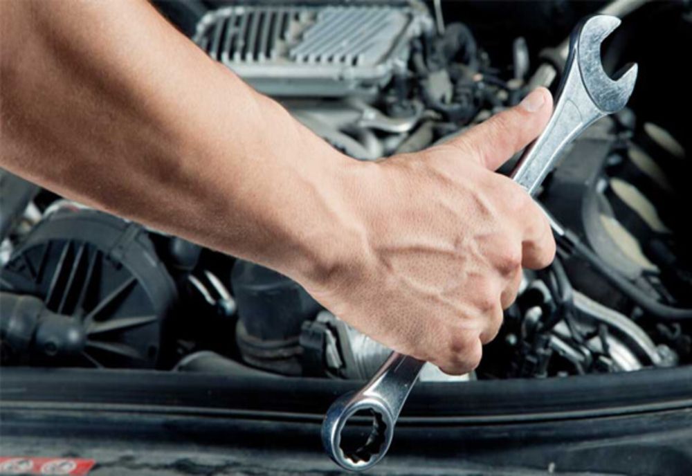 Amenzi de 26.000 de lei aplicate unor ateliere de reparaţii auto din Maramureş