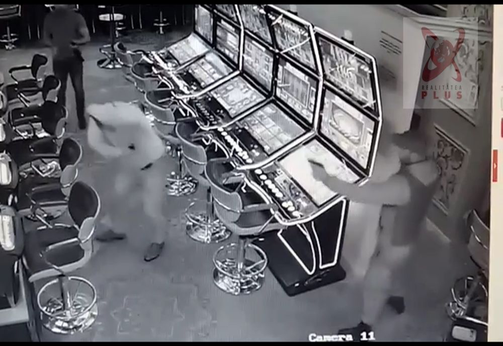 Mai multe persoane cu cagule au jefuit un cazino din Baia Mare