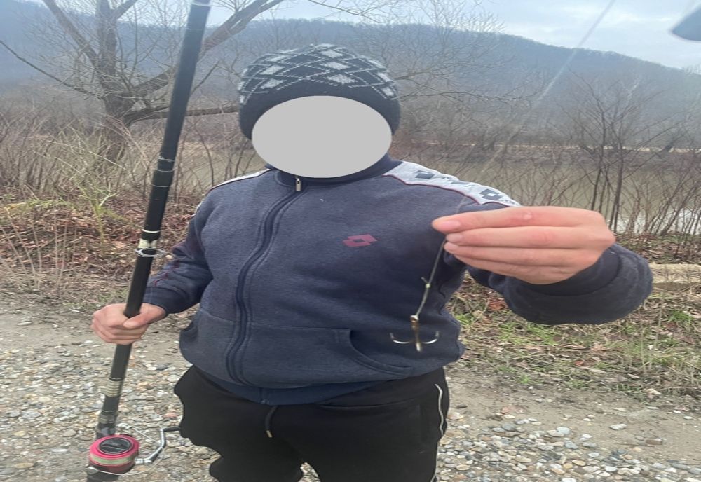 Bărbat din Maramureş prins la "greblat" pe malul Someșului, în apropierea localității Benesat (FOTO)