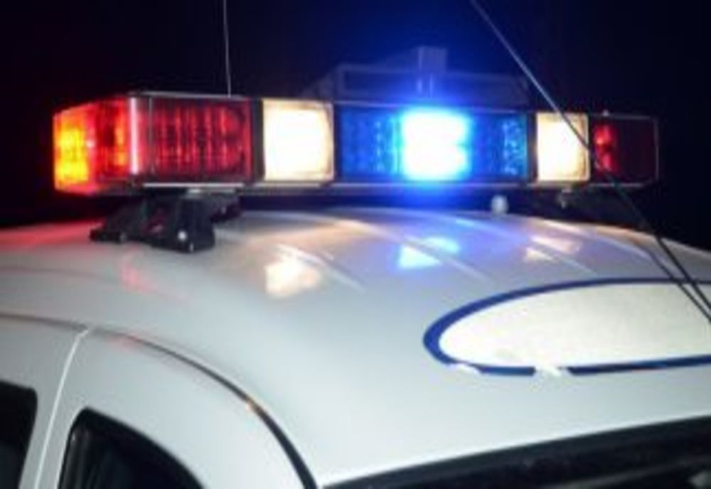 Dat pe mâna polițiștilor de propria mamă! Un tânăr din Borșa, beat și fără permis, s-a răsturnat cu mașina pe o stradă din oraș