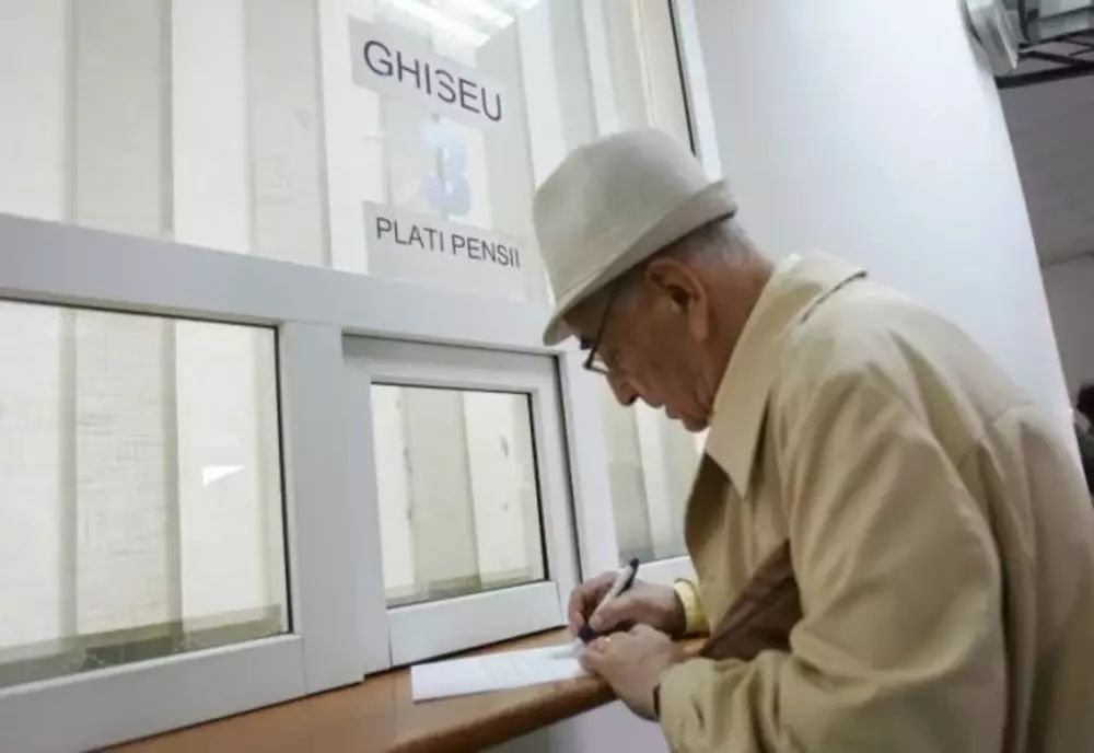 INS: În următorii 25 de ani, 30% din populație va fi la pensie