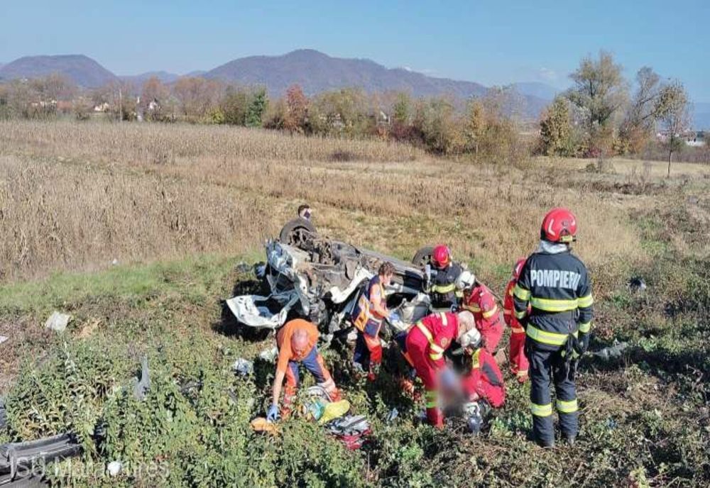 AUTOTURISM LOVIT DE TREN LÂNGĂ SĂSAR; DOUĂ PERSOANE ÎN STOP CARDIO-RESPIRATOR